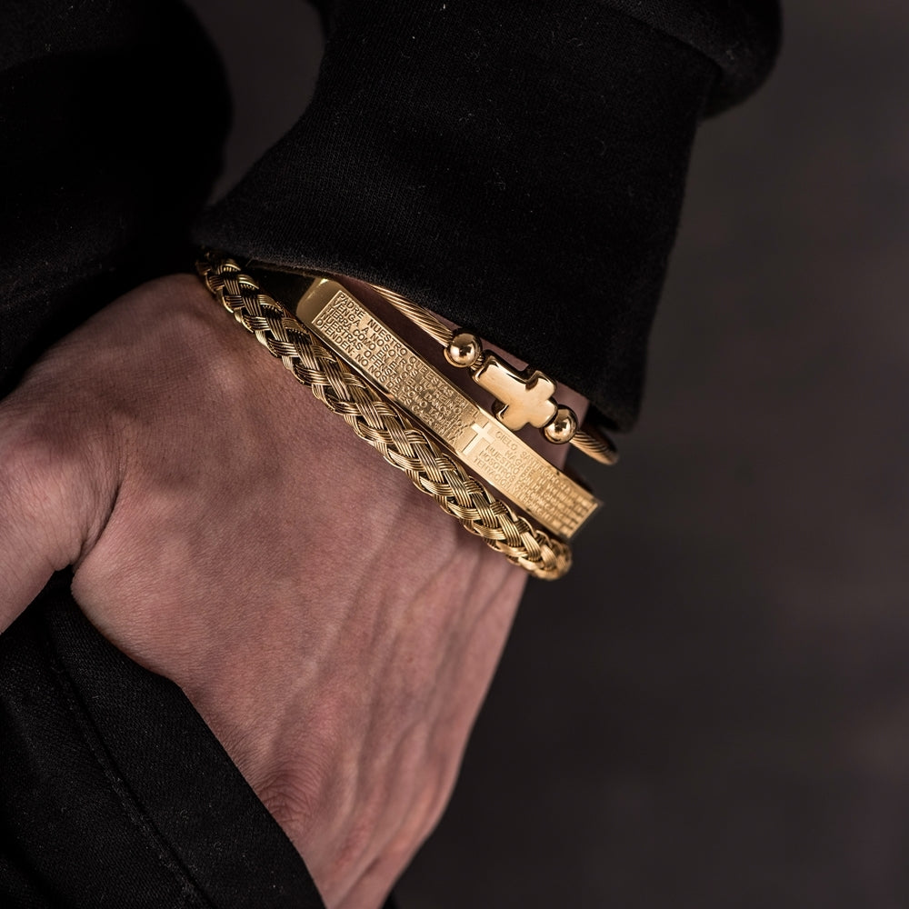 Bracelete dourado charme